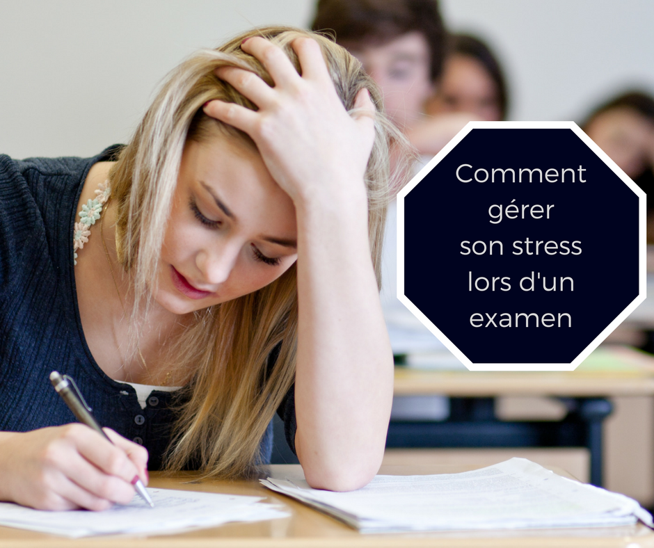 Etudiante en train de passer un examen