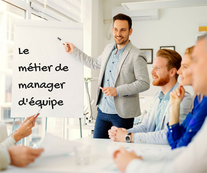 Manager entouré de son équipe