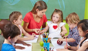 Agent territorial spécialisé des écoles maternelles (ATSEM)