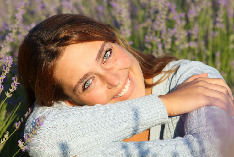 femme avec un beau sourire