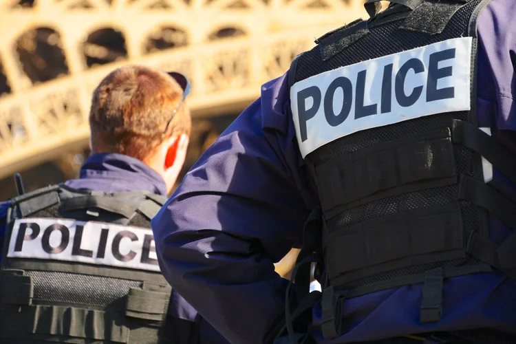 gardien de la paix Policier en surveillance